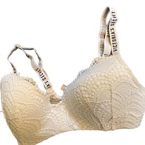 {Victoria's Secret} T-Shirt Lightly Lined Wireless Bra